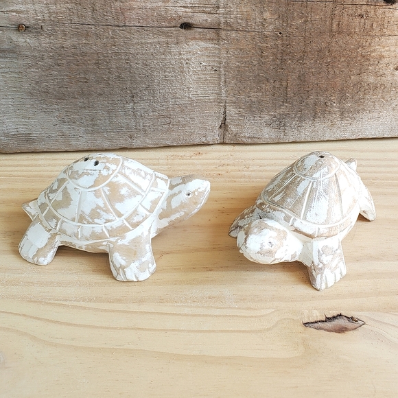 Wooden beach sea turtle salt and pepper shakers - Picture 1 of 2